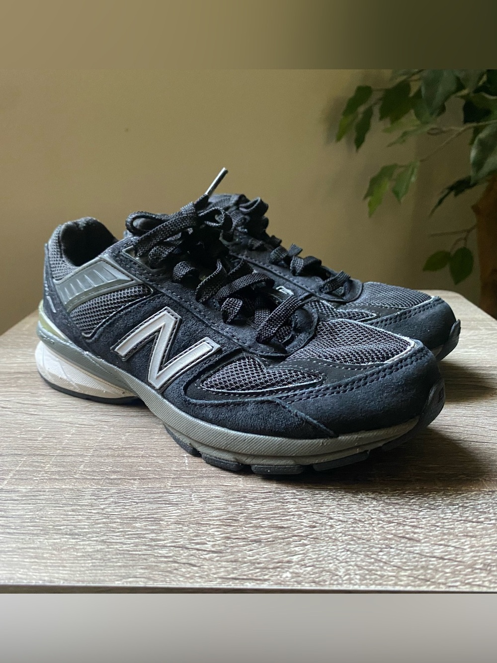 New Balance 990v5 Youth Shoes Size 4.5, Women’s 6, Medium Black - GC990BK5